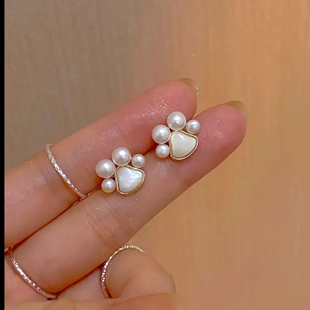 Pearlescent paw earrings gold tone NWT